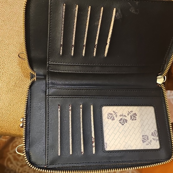 Carr Ken Black Crossbody Cell Phone Purse with Wallet/Gold Details, Great Gift! - Picture 7 of 8